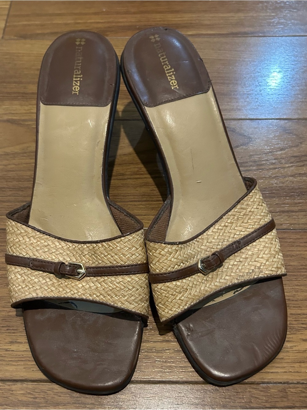 Women’s Naturalizer Sandals with woven details and kitten heel - size 9